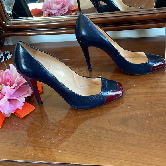Authentic Navy Christian Louboutin Heels w/dustbag - Picture 2 of 9